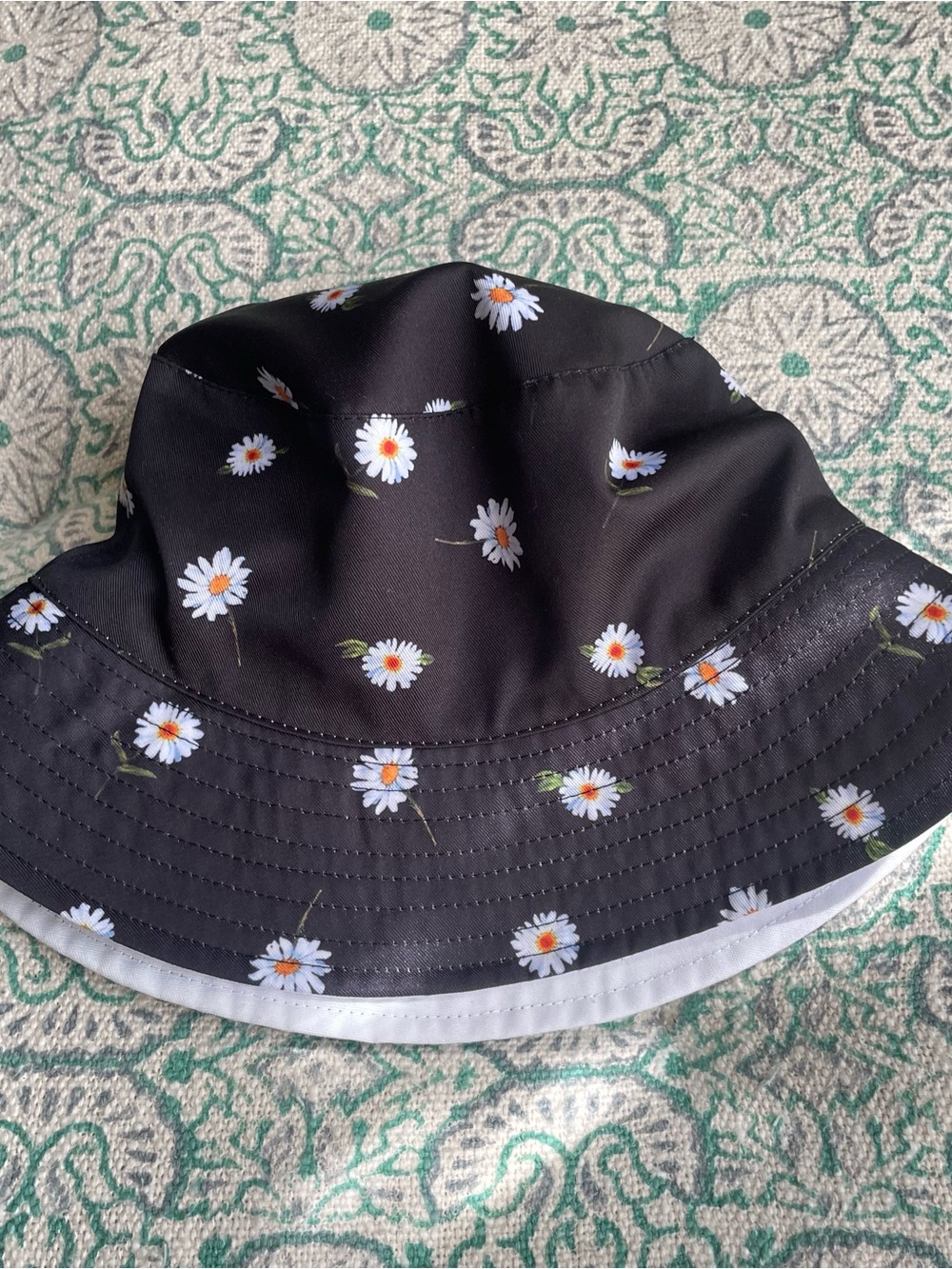 Alice + Olivia Black Daisy-Print Bucket Hat with White & Orange Flowers